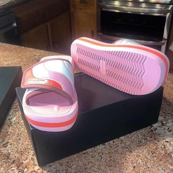 Coach Slides - Picture 2 of 5